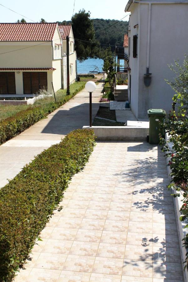 Apartments By The Sea Brgulje, Molat - 6241 Екстер'єр фото